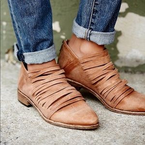 Free people leather shoes, good shape grey /tan